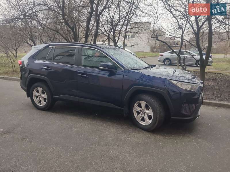 Внедорожник / Кроссовер Toyota RAV4 2019 в Киеве