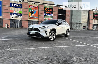 Внедорожник / Кроссовер Toyota RAV4 2020 в Львове