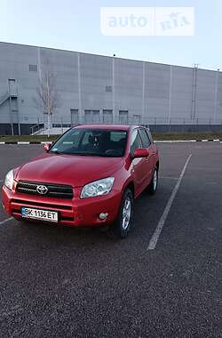 Позашляховик / Кросовер Toyota RAV4 2006 в Рівному