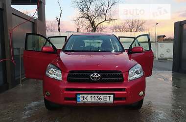 Внедорожник / Кроссовер Toyota RAV4 2006 в Ровно