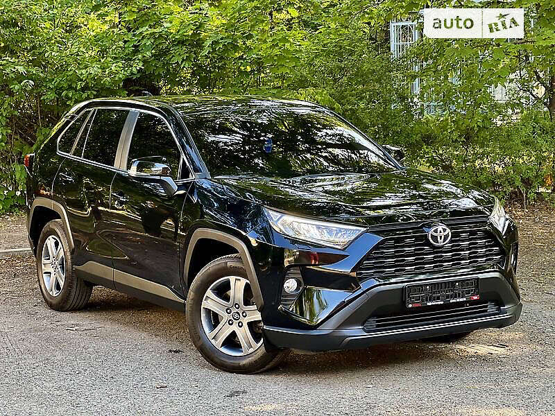 Внедорожник / Кроссовер Toyota RAV4 2019 в 