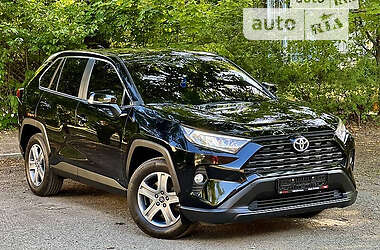 Внедорожник / Кроссовер Toyota RAV4 2019 в 