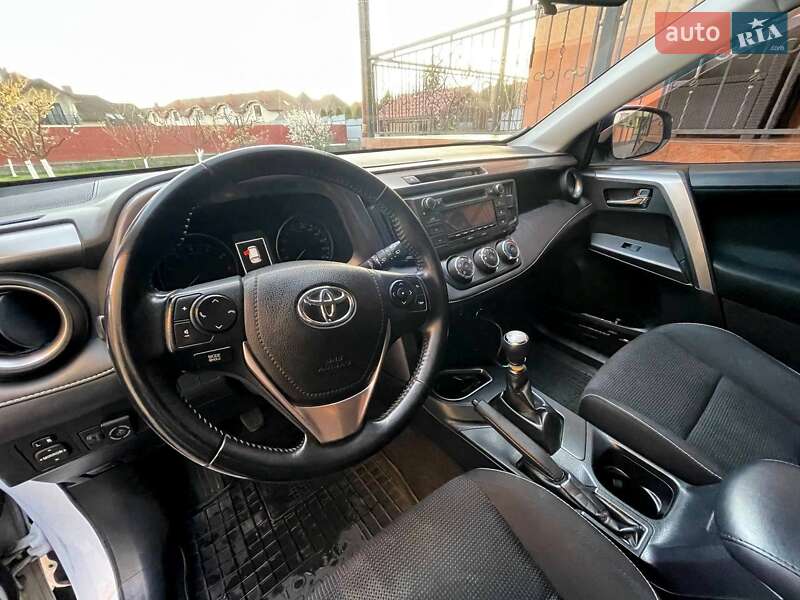 Внедорожник / Кроссовер Toyota RAV4 2017 в Мукачево фото 3 Внедорожник / Кроссовер Toyota RAV4 2017 в Мукачево