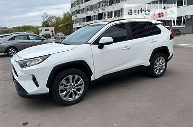 Внедорожник / Кроссовер Toyota RAV4 2019 в Харькове