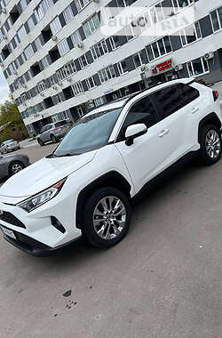 Внедорожник / Кроссовер Toyota RAV4 2019 в Харькове