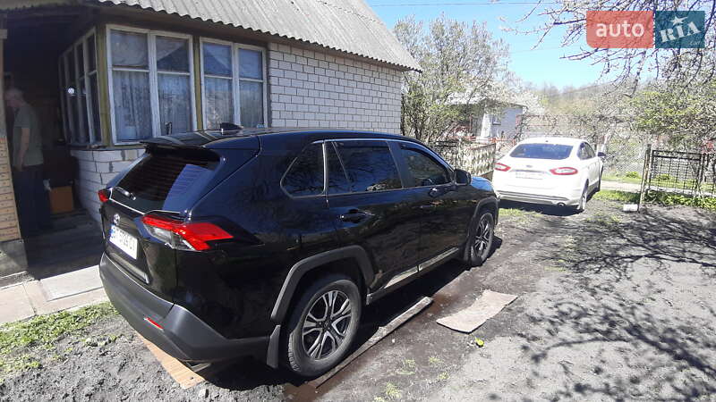 Внедорожник / Кроссовер Toyota RAV4 2020 в Ровно