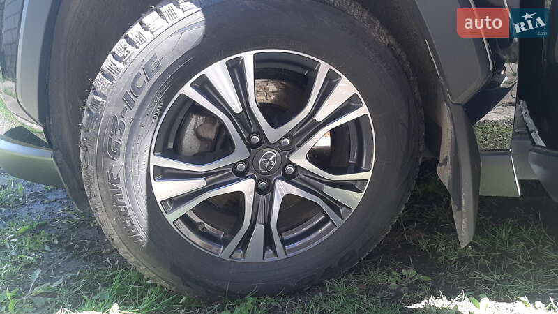 Внедорожник / Кроссовер Toyota RAV4 2020 в Ровно