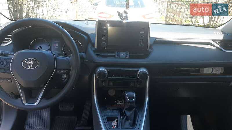 Внедорожник / Кроссовер Toyota RAV4 2020 в Ровно
