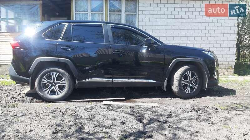 Внедорожник / Кроссовер Toyota RAV4 2020 в Ровно