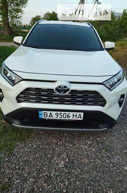 Внедорожник / Кроссовер Toyota RAV4 2019 в Петрове