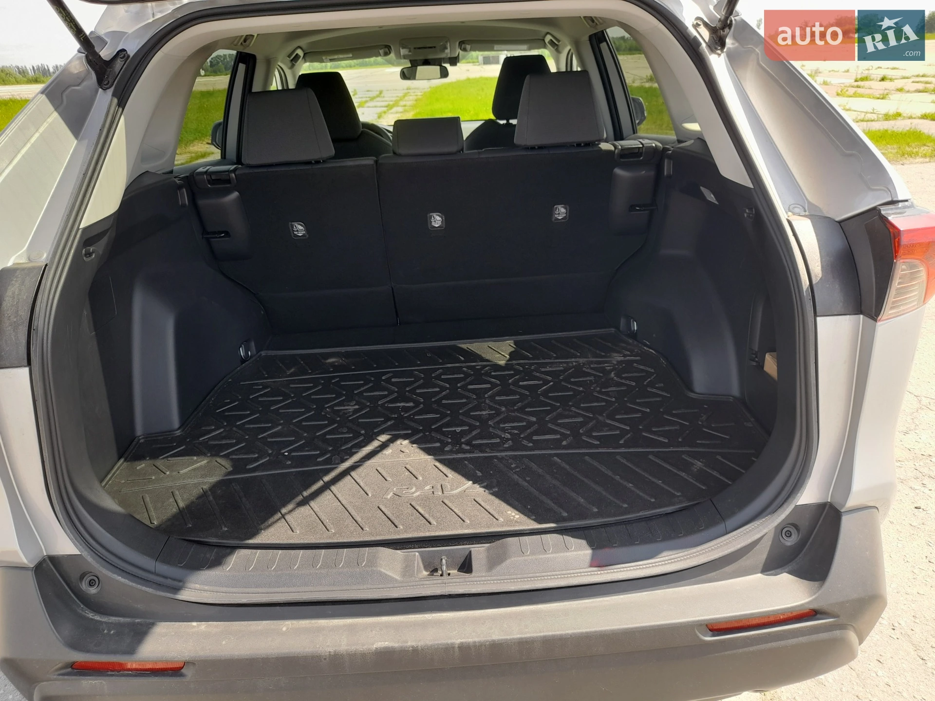 2020 Toyota RAV 4 - мініатюра 12