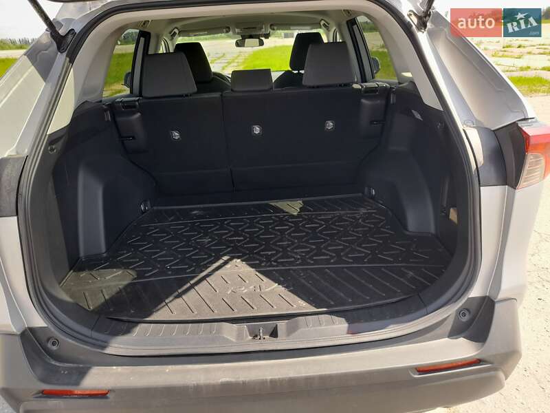 Внедорожник / Кроссовер Toyota RAV4 2020 в Первомайске