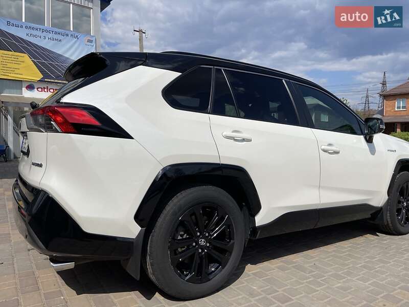 Внедорожник / Кроссовер Toyota RAV4 2018 в Знаменке