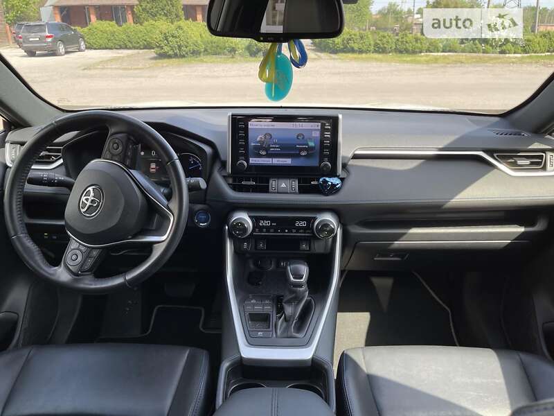 Внедорожник / Кроссовер Toyota RAV4 2018 в Знаменке