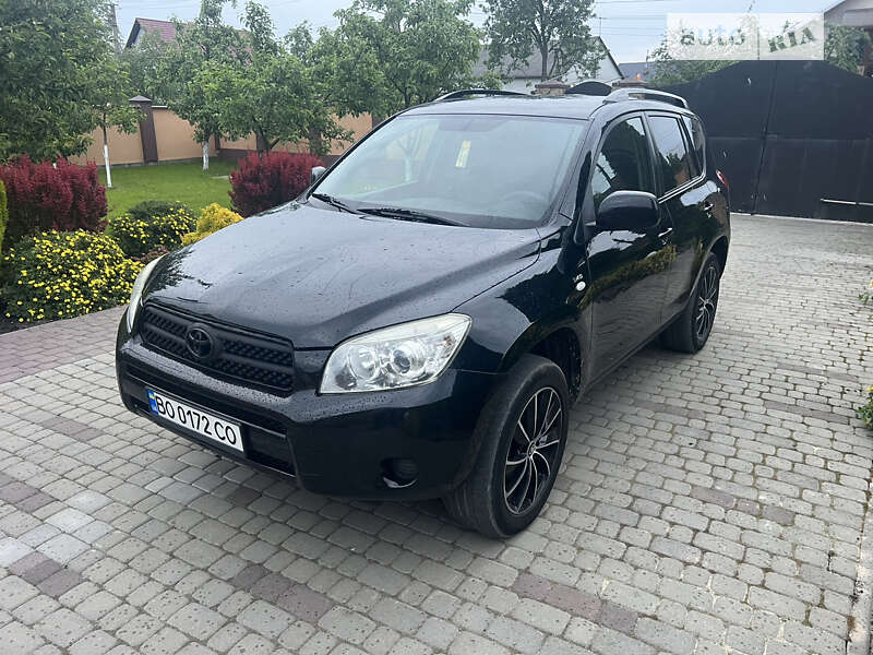 Позашляховик / Кросовер Toyota RAV4 2008 в 