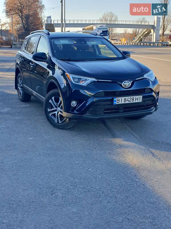 Позашляховик / Кросовер Toyota RAV4 2018 в Полтаві