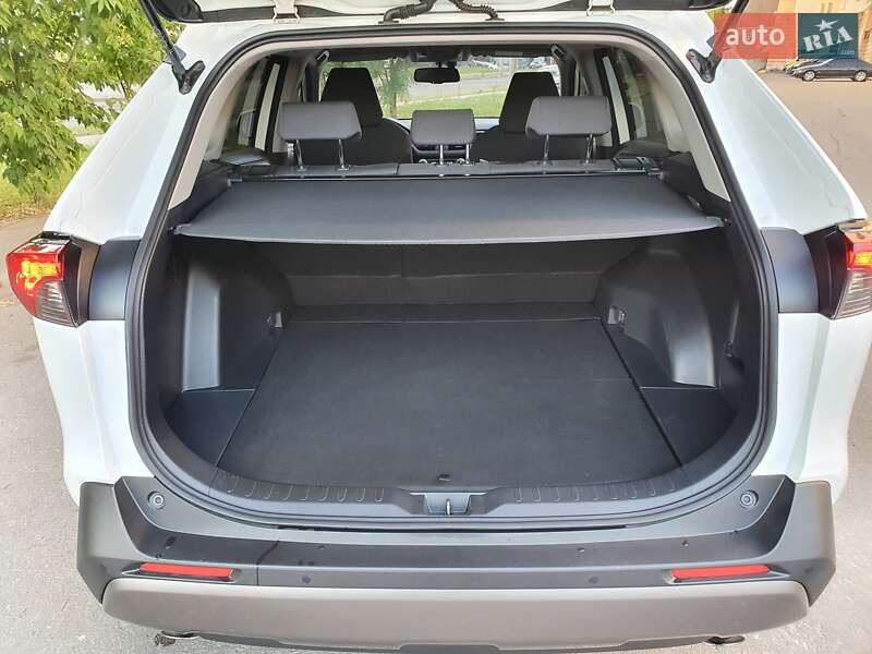 Внедорожник / Кроссовер Toyota RAV4 2019 в Харькове