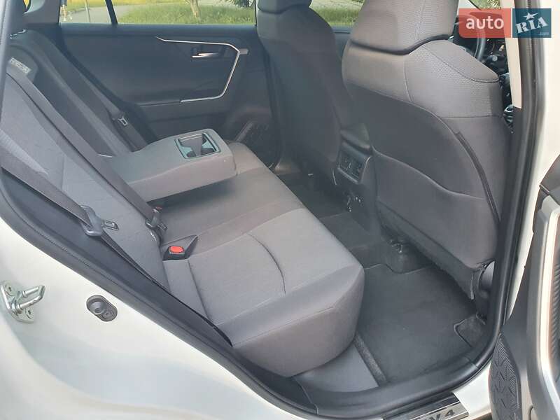 Внедорожник / Кроссовер Toyota RAV4 2019 в Харькове