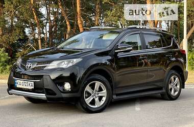 Внедорожник / Кроссовер Toyota RAV4 2015 в 
