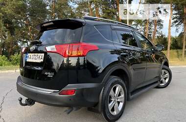 Внедорожник / Кроссовер Toyota RAV4 2015 в 
