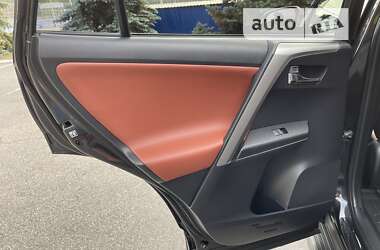 Внедорожник / Кроссовер Toyota RAV4 2015 в 