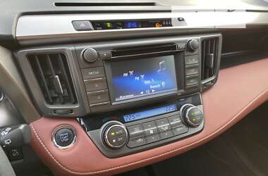 Внедорожник / Кроссовер Toyota RAV4 2015 в 