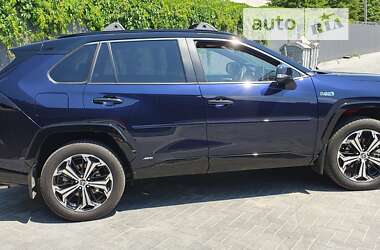 Позашляховик / Кросовер Toyota RAV4 2021 в 