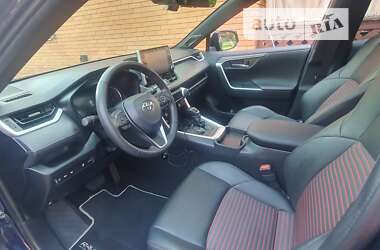 Позашляховик / Кросовер Toyota RAV4 2021 в 