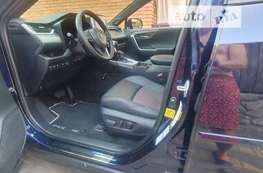Позашляховик / Кросовер Toyota RAV4 2021 в 
