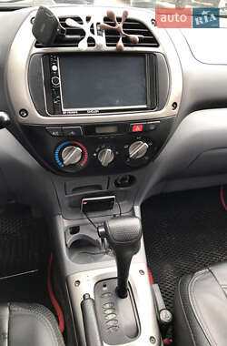 Внедорожник / Кроссовер Toyota RAV4 2002 в Киеве