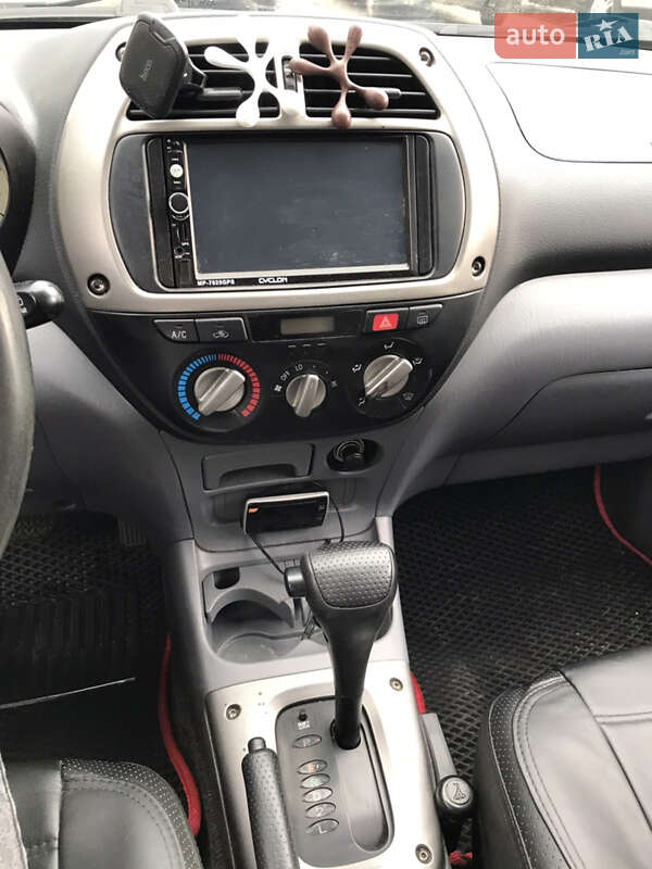 Позашляховик / Кросовер Toyota RAV4 2002 в Володимирці