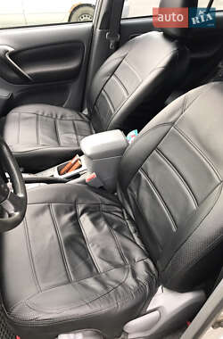 Внедорожник / Кроссовер Toyota RAV4 2002 в Киеве