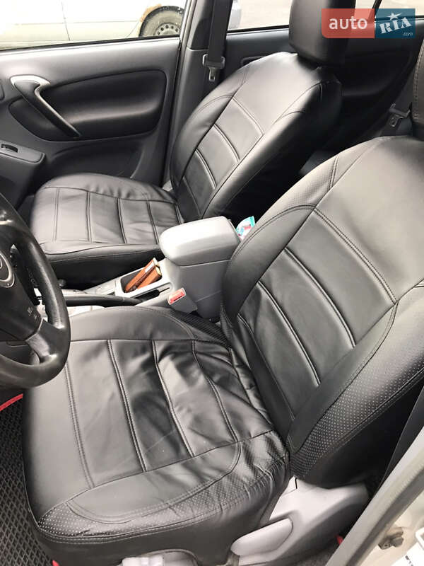 Позашляховик / Кросовер Toyota RAV4 2002 в Володимирці