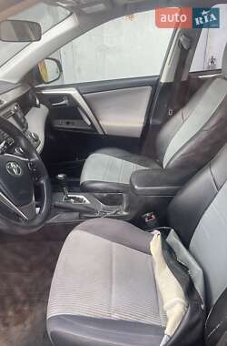Внедорожник / Кроссовер Toyota RAV4 2014 в 