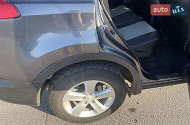 Внедорожник / Кроссовер Toyota RAV4 2014 в 