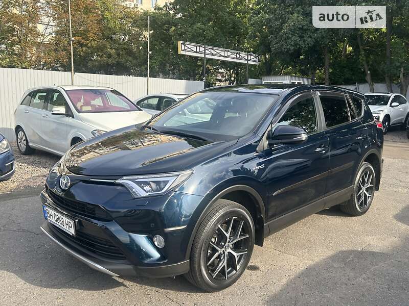 Позашляховик / Кросовер Toyota RAV4 2017 в 