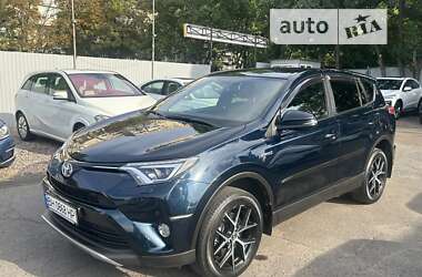 Позашляховик / Кросовер Toyota RAV4 2017 в 