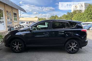 Позашляховик / Кросовер Toyota RAV4 2017 в 