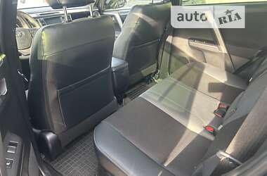 Позашляховик / Кросовер Toyota RAV4 2017 в 