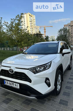 Внедорожник / Кроссовер Toyota RAV4 2019 в Киеве