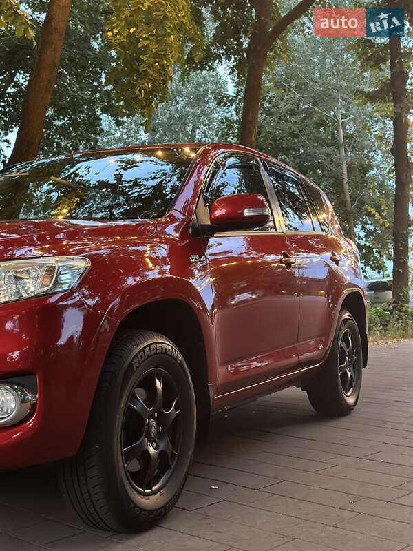 Внедорожник / Кроссовер Toyota RAV4 2010 в Киеве