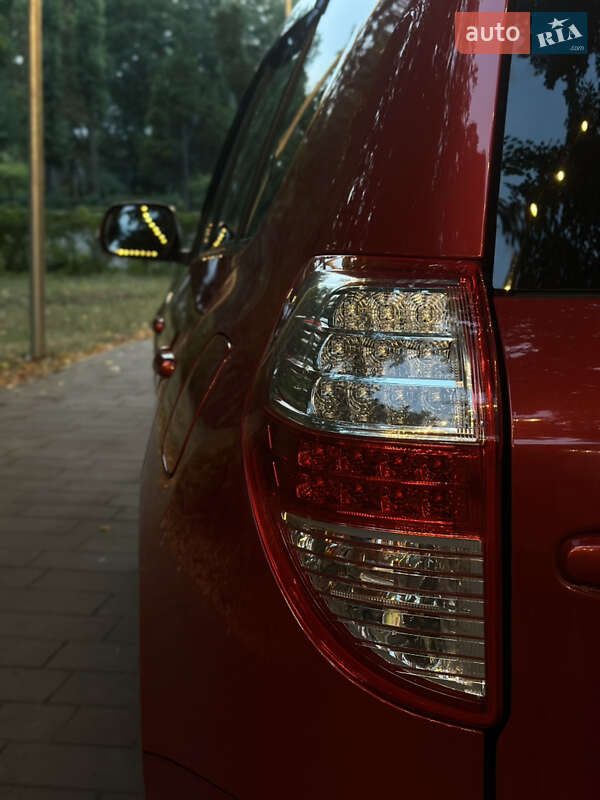 Внедорожник / Кроссовер Toyota RAV4 2010 в Киеве