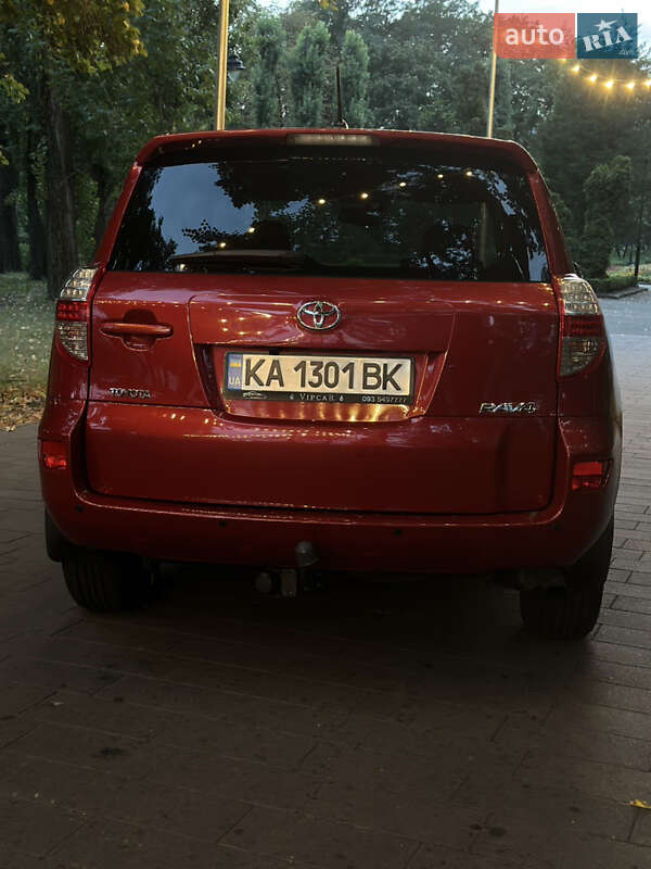 Внедорожник / Кроссовер Toyota RAV4 2010 в Киеве