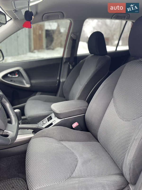 Внедорожник / Кроссовер Toyota RAV4 2010 в Киеве