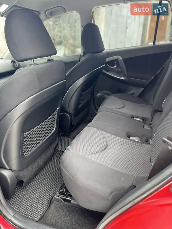 Внедорожник / Кроссовер Toyota RAV4 2010 в Киеве