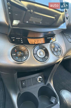 Внедорожник / Кроссовер Toyota RAV4 2010 в Киеве