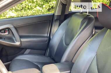 Внедорожник / Кроссовер Toyota RAV4 2010 в Ровно