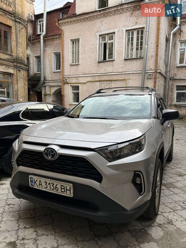 Внедорожник / Кроссовер Toyota RAV4 2019 в Киеве