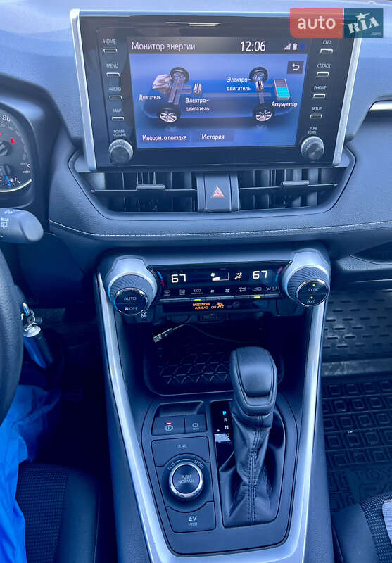 Внедорожник / Кроссовер Toyota RAV4 2019 в Киеве
