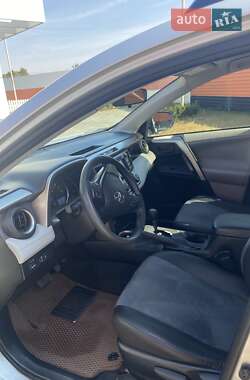 Внедорожник / Кроссовер Toyota RAV4 2013 в 